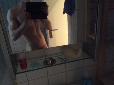 jung, athletisch, niveauvoll